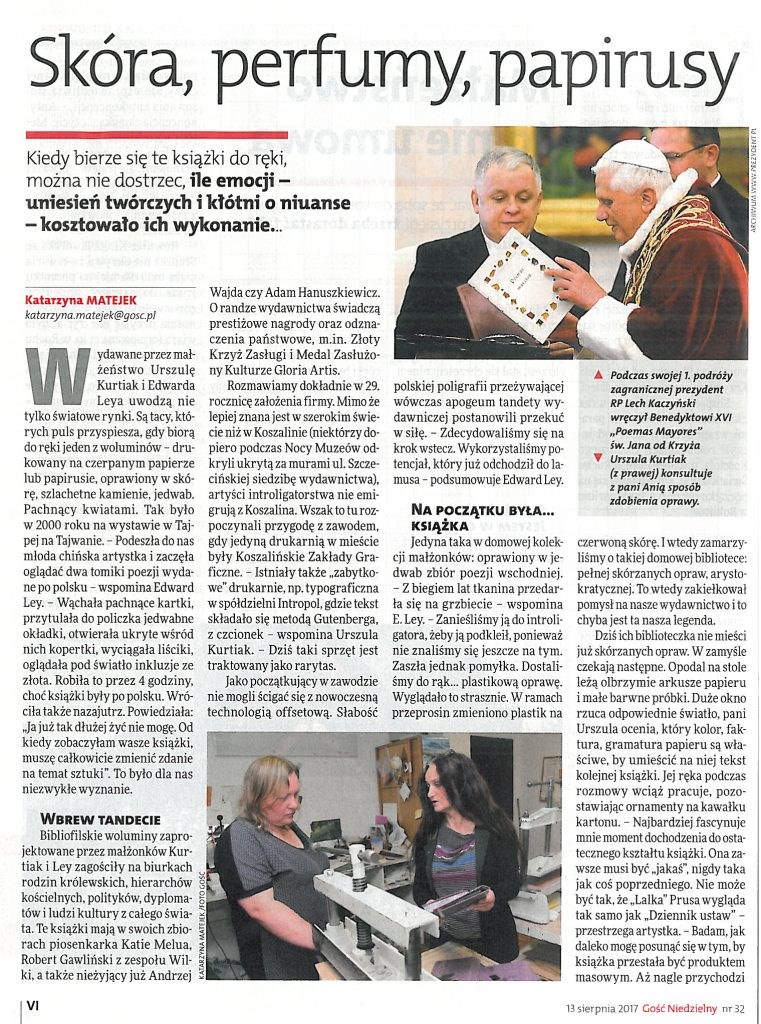 Skóra. perfumy, papirus. Luksusowe książki